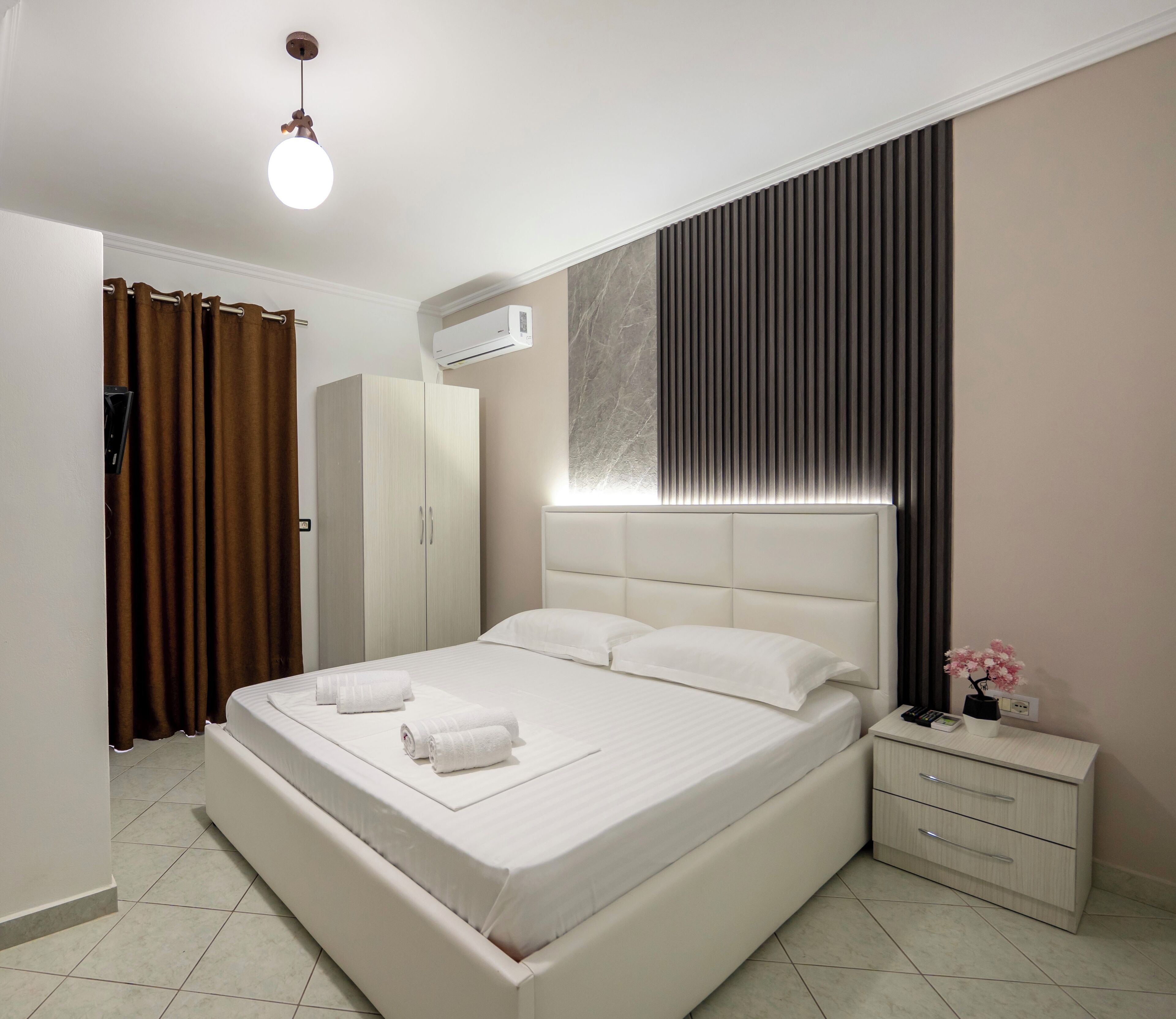 Wifi gratis y ropa de cama 