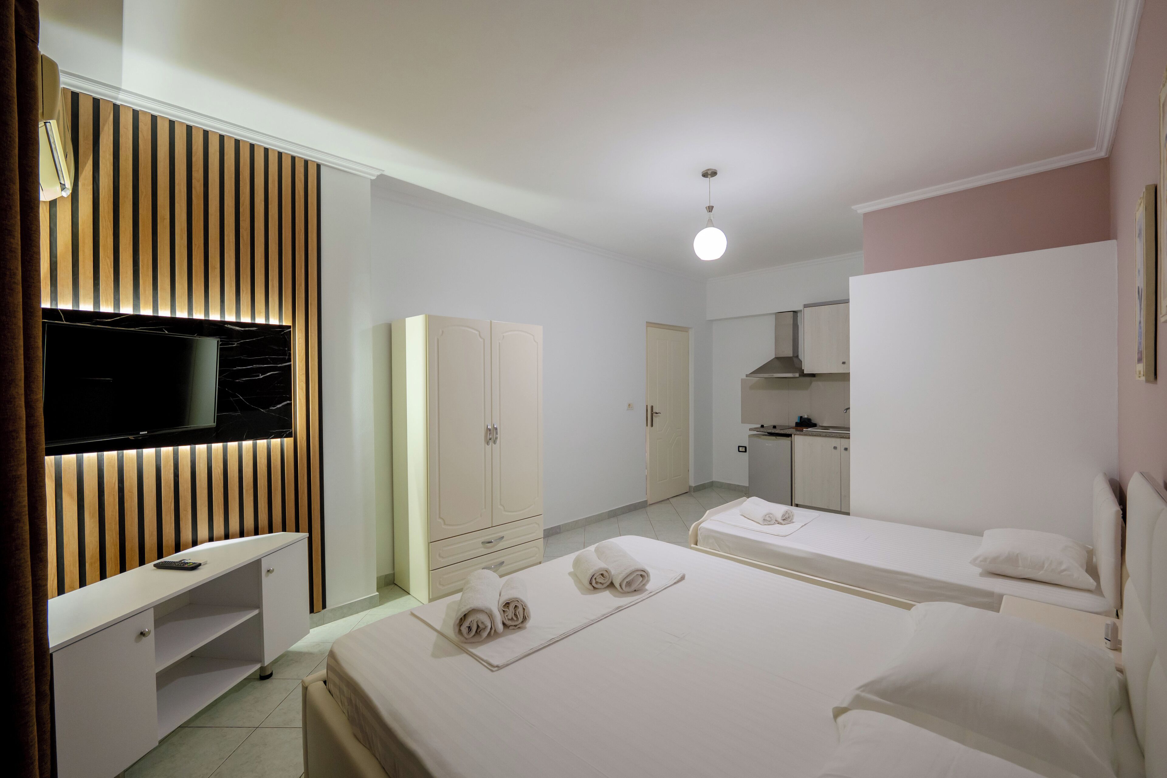 Dreibettzimmer | Kostenloses WLAN, Bettwäsche