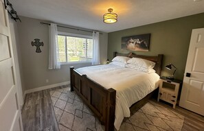 3 bedrooms, desk, travel crib, free WiFi