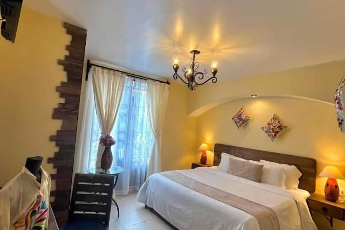 Zimmer, Stadtblick | 1 Schlafzimmer, kostenloses WLAN, Bettwäsche
