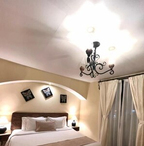 Suite Junior, vue ville | Wi-Fi gratuit, draps fournis