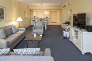 Living area - Hilton Head Island
Waterside 
Across  from clubhouse
Walk to Plaza and beach (Hilton Head Island)