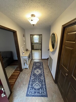 Interior - LU Commencement Rental - Easy 15 minute drive to LU campus. (Forest)