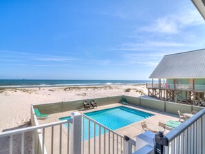 Property grounds - Beach Castle, East. 8BR 6BA. Sleeps 27. Large Pool! Great decks,, Beachfront. Value! (Gulf Shores)
