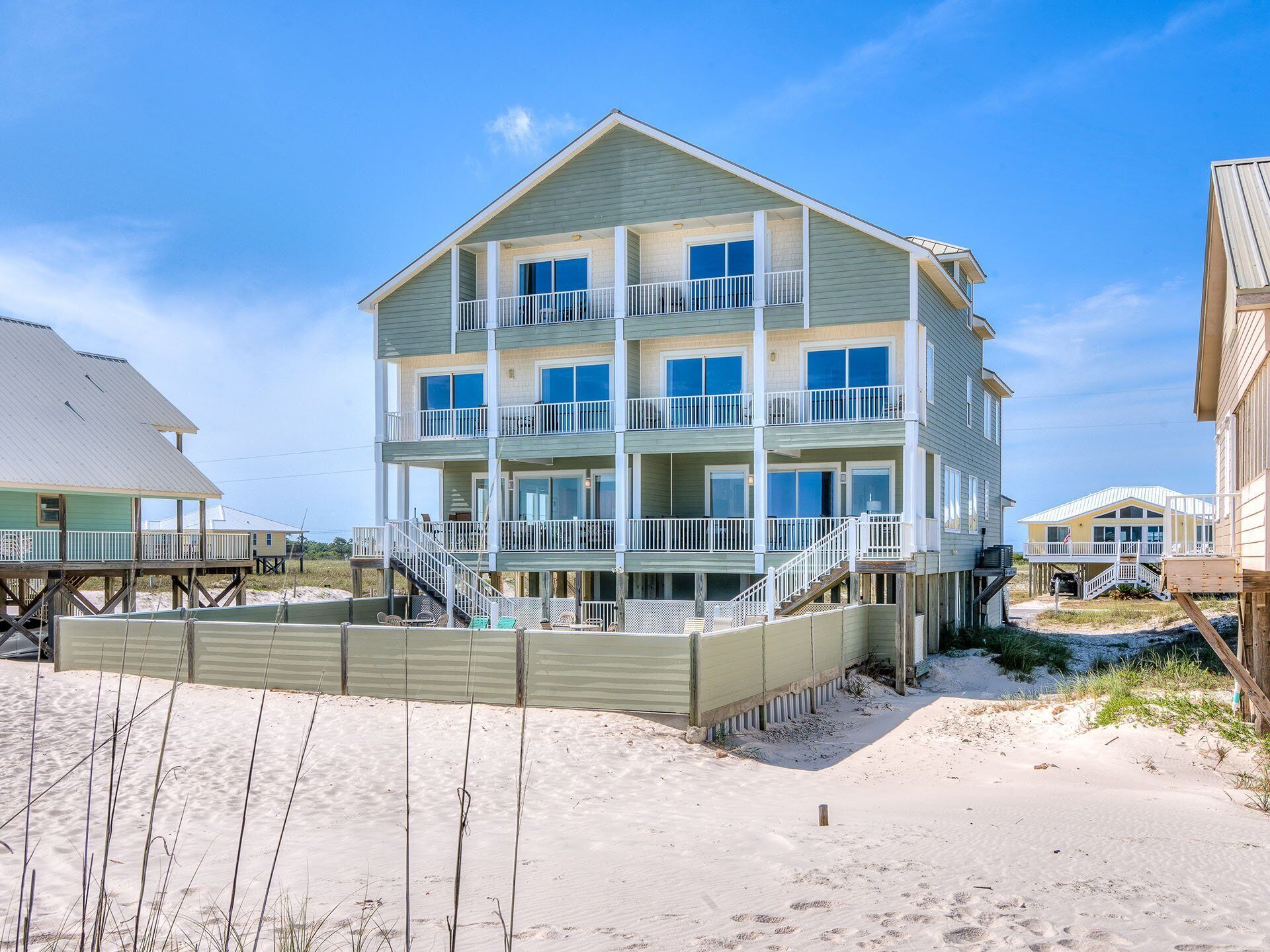 Beach Castle, East. 8BR 6BA. Sleeps 27. Large Pool! Great decks,, Beachfront. Value!