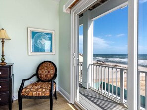 Interior - Beach Castle, West. 8BR. Sleeps 27. Large Pool! Great decks,, Beachfront. Value! (Gulf Shores)