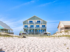 Exterior - Beach Castle, West. 8BR. Sleeps 27. Large Pool! Great decks,, Beachfront. Value! (Gulf Shores)