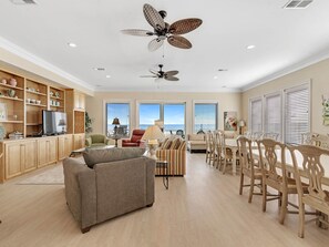 Smart TV - Beach Castle, West. 8BR. Sleeps 27. Large Pool! Great decks,, Beachfront. Value! (Gulf Shores)