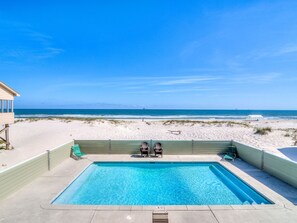 Pool - Beach Castle, West. 8BR. Sleeps 27. Large Pool! Great decks,, Beachfront. Value! (Gulf Shores)