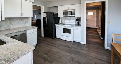 Comfy, Spacious & Convinient 3/2 house in Overland Park