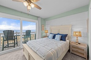 4 makuuhuonetta, työpöytä, silitysrauta/-lauta, vauvan matkasänky