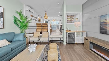 Smart TV, caminetto, videogiochi, videoteca