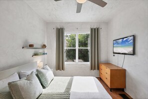 2 bedrooms, iron/ironing board, travel cot, free WiFi