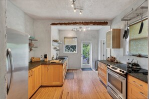 Refrigerador, microondas, horno, placa de cocina