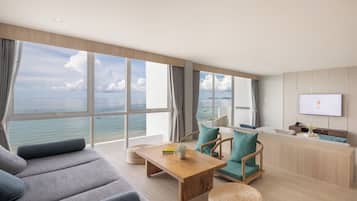 In-room safe, desk, free WiFi