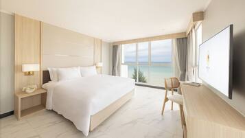 In-room safe, desk, free WiFi