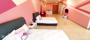 27-inch Smart TV with satellite channels - PoP Kitty Octagon Ipoh Homestay (Ipoh)