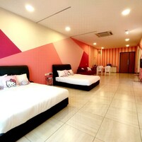 2 habitaciones, cortinas blackout y tabla de planchar con plancha 