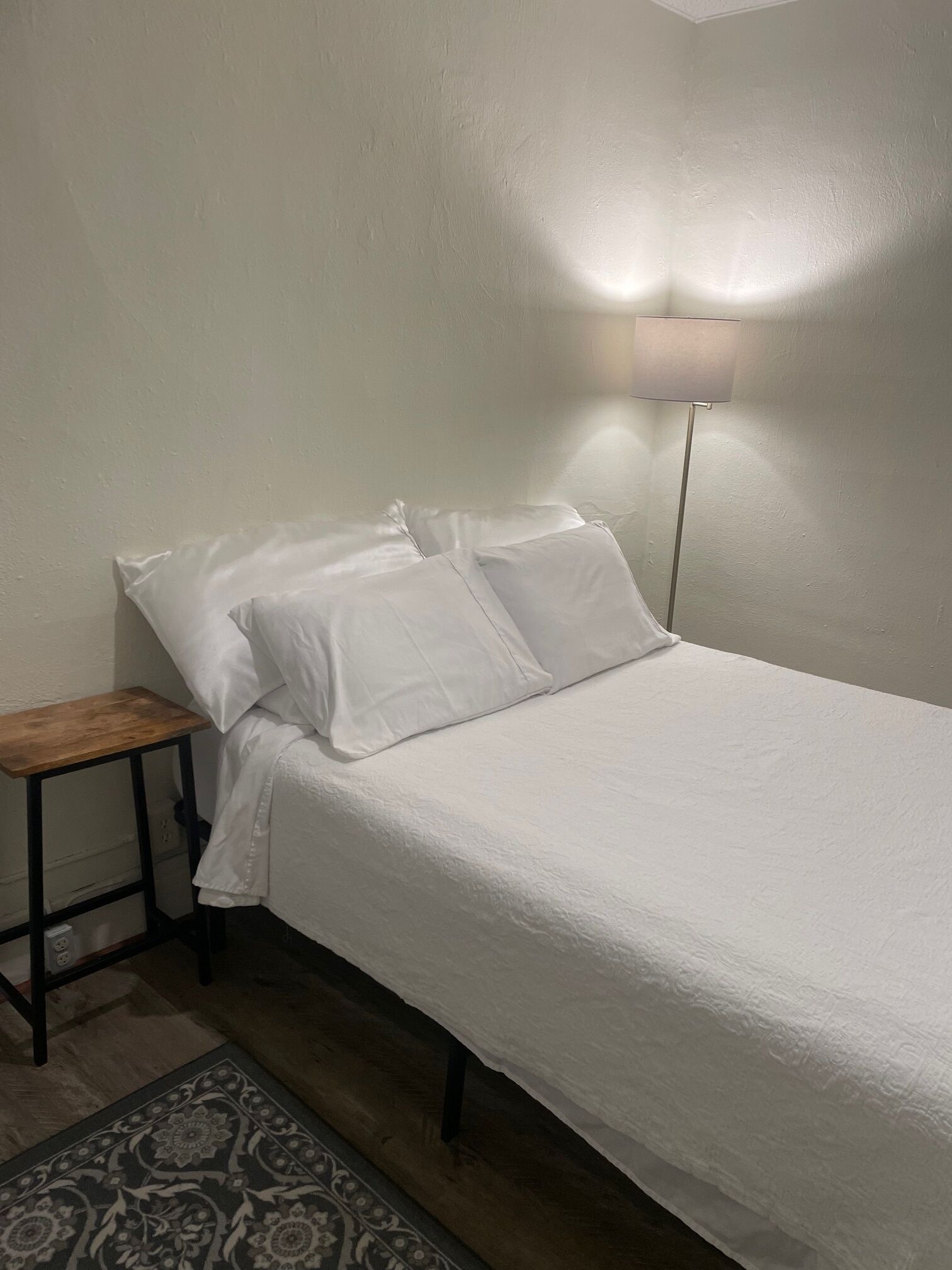 1 quarto, cofres nos quartos, escrivaninha