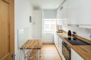 Køleskab, mikrobølgeovn, ovn, opvaskemaskine