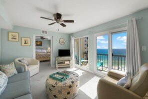Living area - Amazing 3 Bdrm 3 Bth w/ Private Parking PP A-931 (Panama City Beach)