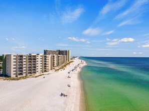 On the beach - Amazing 3 Bdrm 3 Bth w/ Private Parking PP A-931 (Panama City Beach)