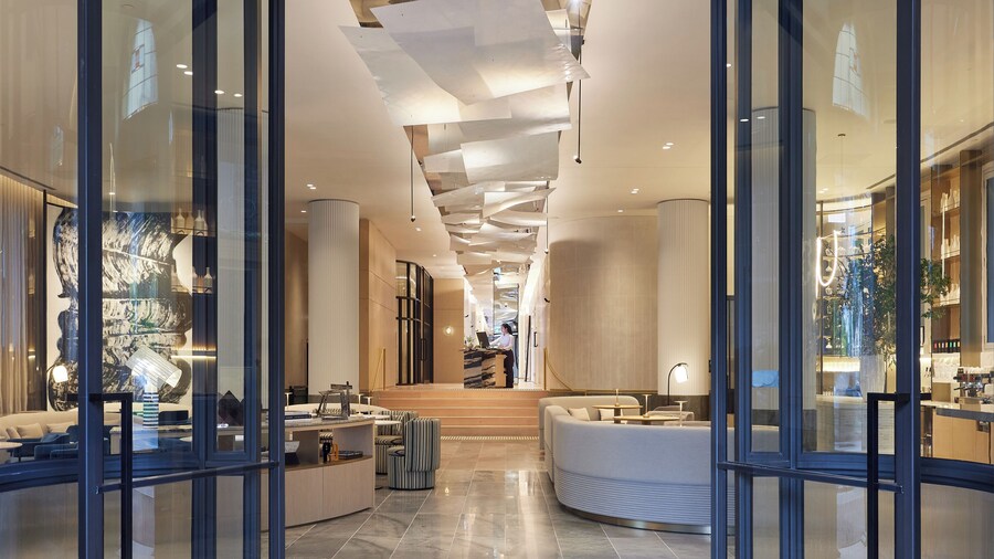 Lanson Place Parliament Gardens