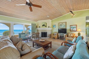 TV, fireplace - High Point South - Beachfront Home with Ocean Views, Spacious Deck & Fireplace (Miramar Beach)