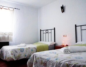 9 bedrooms, bed sheets - Apartment 'Majada La Carrasca' with Mountain View, Private Pool and Air Conditioning (Villacarrillo)