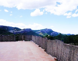 Property grounds - Apartment 'Majada La Carrasca' with Mountain View, Private Pool and Air Conditioning (Villacarrillo)