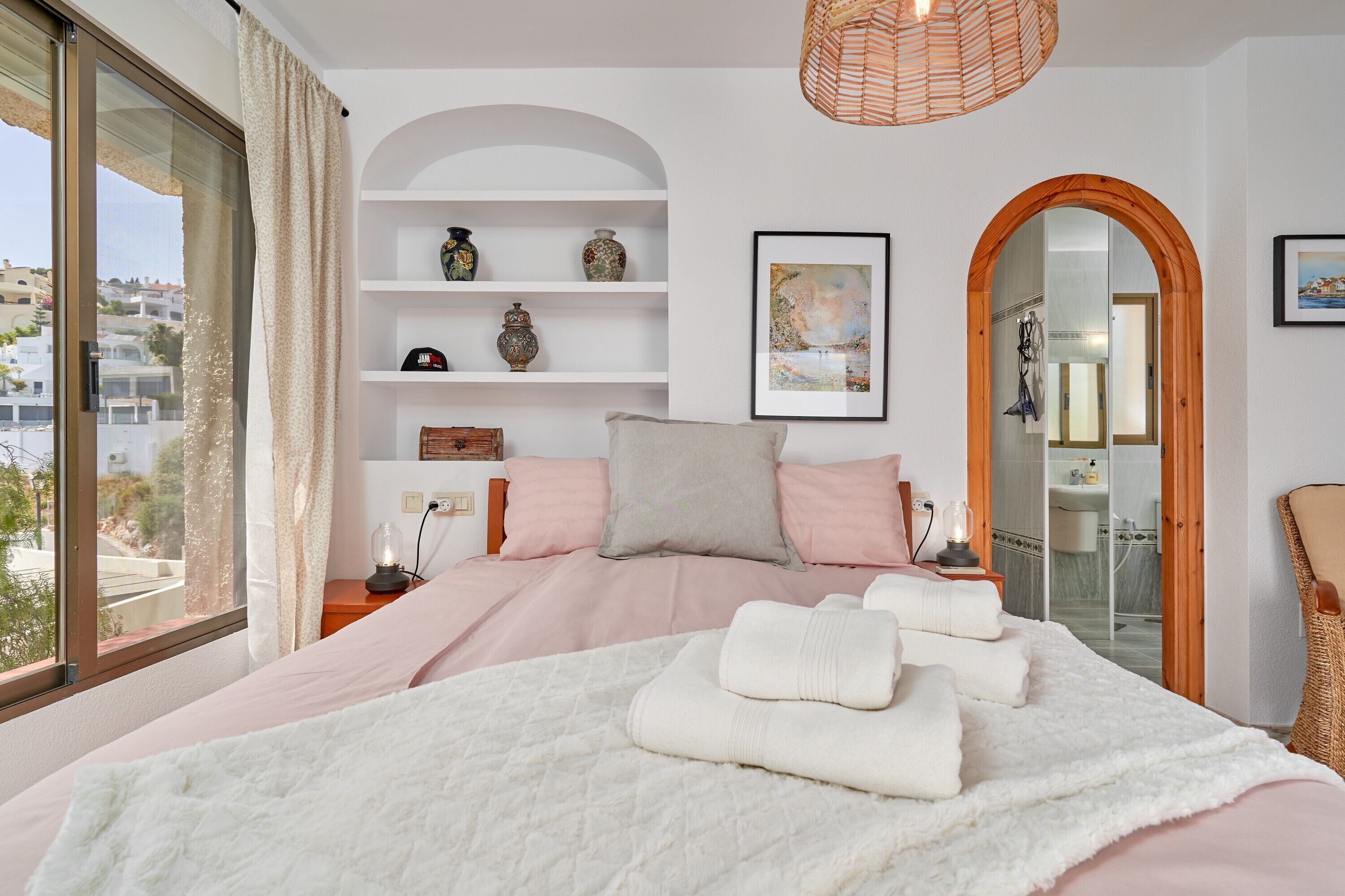 3 dormitorios, tabla de planchar con plancha, wifi gratis y ropa de cama