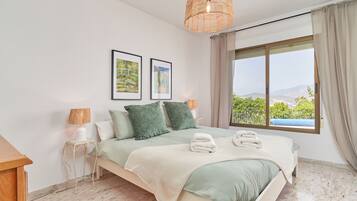 3 slaapkamers, een strijkplank/strijkijzer, gratis wifi, beddengoed