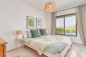 3 bedrooms, iron/ironing board, free WiFi, bed sheets