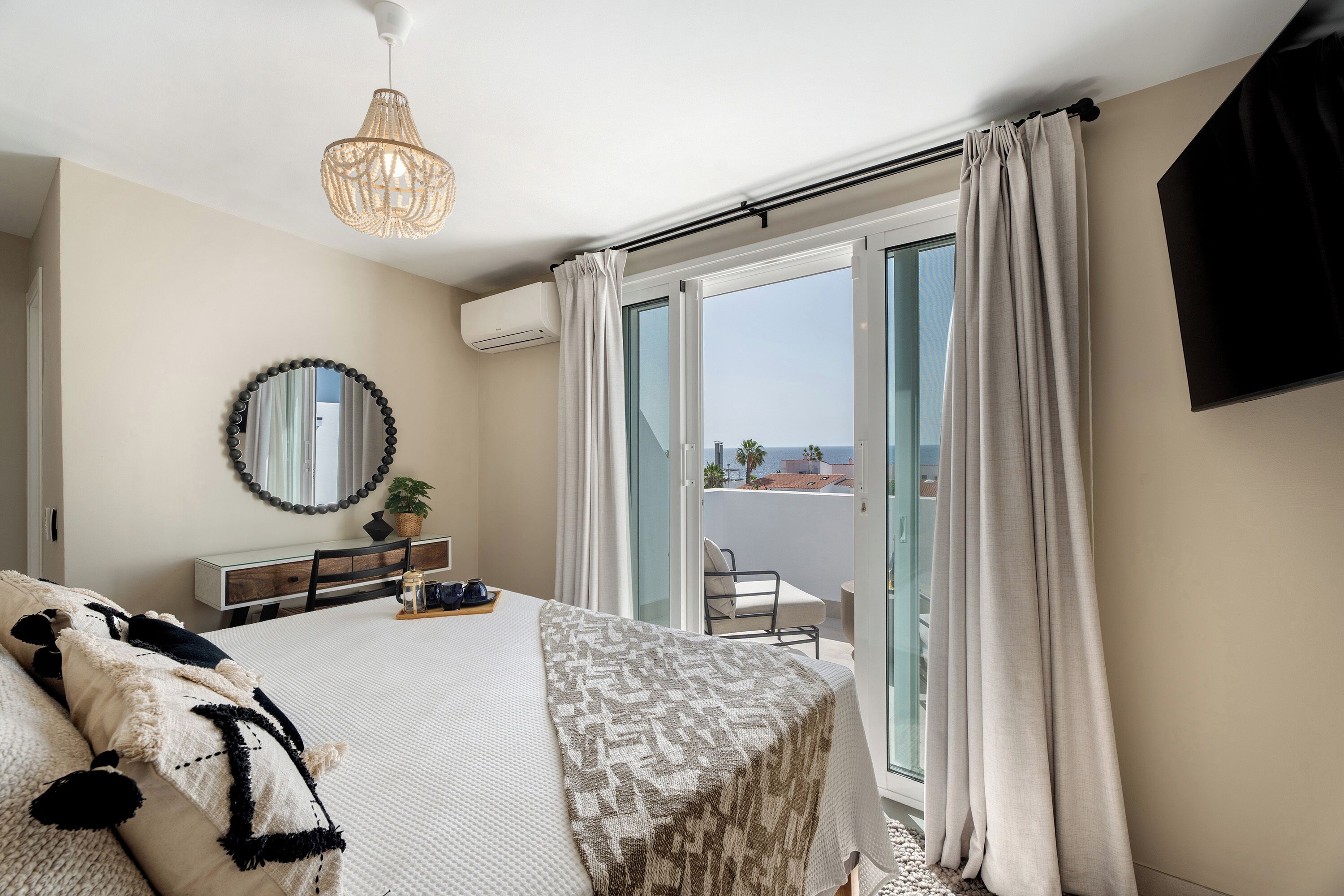 4 slaapkamers, een strijkplank/strijkijzer, gratis wifi, beddengoed