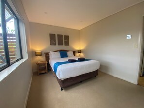 3 chambres, fer et planche à repasser, Wi-Fi, draps fournis