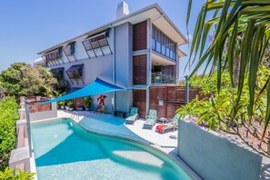 A heated pool - Beach Karma: Three-Bedroom Beachside Escape with Heated Pool in Agnes Water (Agnes Water)