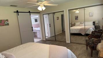 6 bedrooms, desk, iron/ironing board, free WiFi