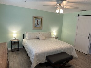 6 soverom, skrivebord, strykejern/-brett og wi-fi (inkludert)