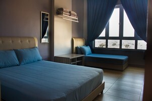 Rideaux occultants, chambres insonorisées, fer et planche à repasser