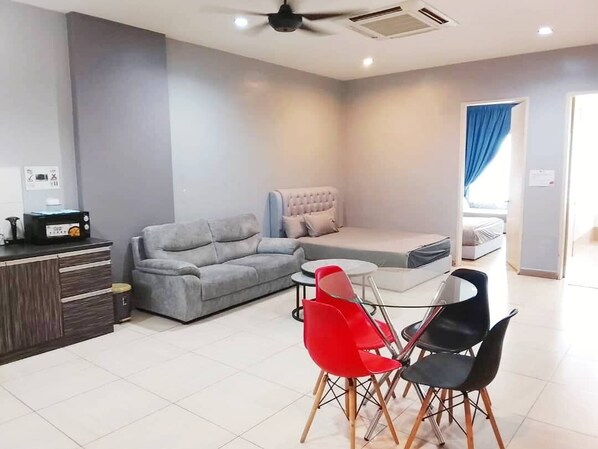 Apartment | Blackout drapes, soundproofing, iron/ironing board, free WiFi