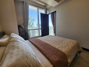 1 bedroom, desk, free WiFi, bed sheets