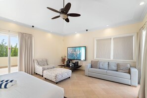 4 bedrooms, iron/ironing board, WiFi