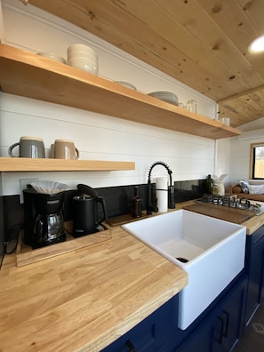 Fridge, microwave, stovetop, coffee/tea maker