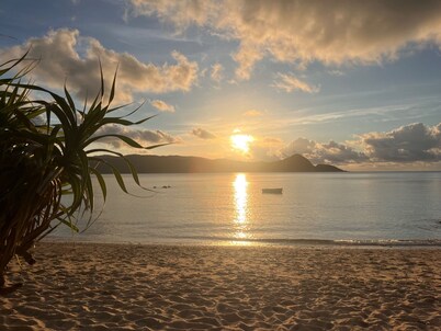 10 minutes from the airport one building availabl / Amami Kagoshima