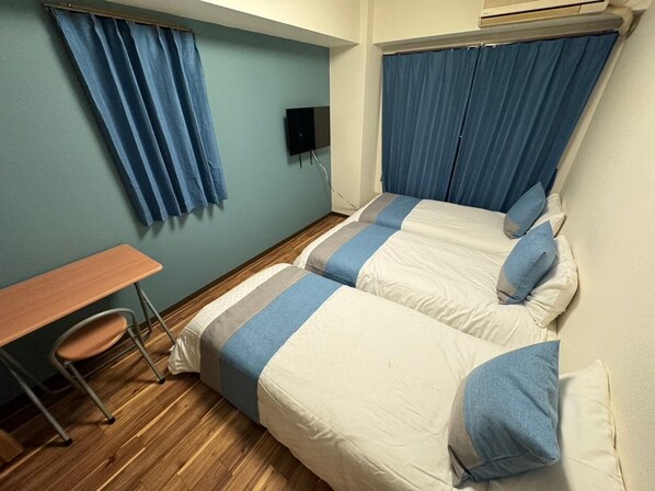 1 bedroom, desk, free WiFi, bed sheets - Triple room / Osaka Ōsaka (Osaka)