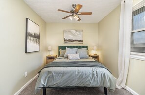 3 dormitorios, escritorio, tabla de planchar con plancha y wifi