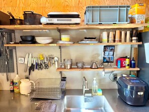 Fridge, microwave, stovetop, cookware/dishes/utensils - Limited to 1 group per day Private cottage  cam / Minamitsuru District Yamanashi (Minamitsuru District)
