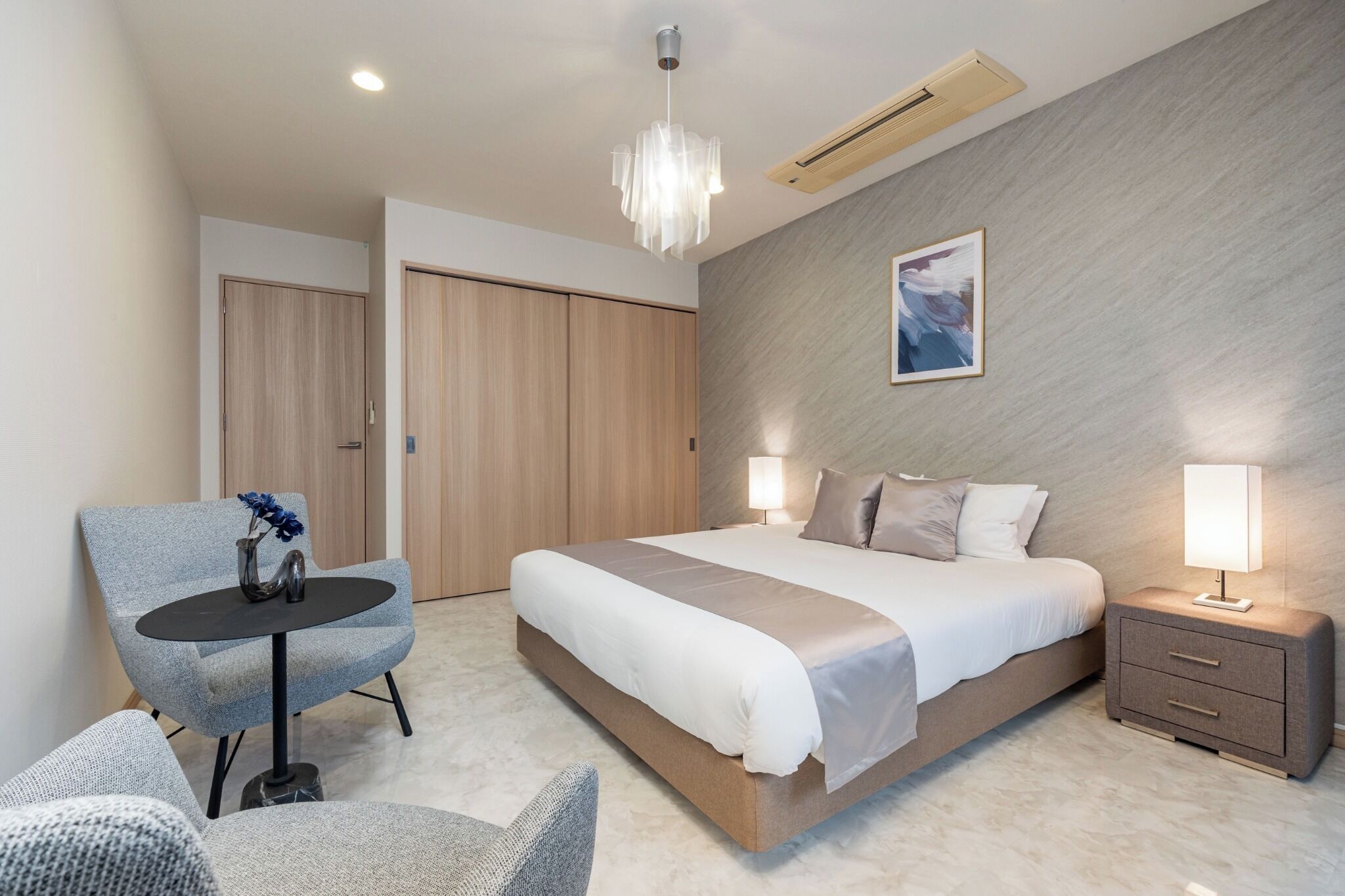 5 bedrooms, desk, iron/ironing board, free WiFi