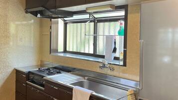 Fridge, microwave, stovetop, cookware/dishes/utensils