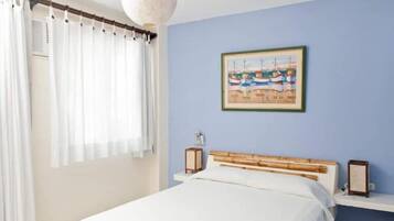 Basic Double Room, Sea View | Peti besi dalam bilik, langsir/tirai gelap terus